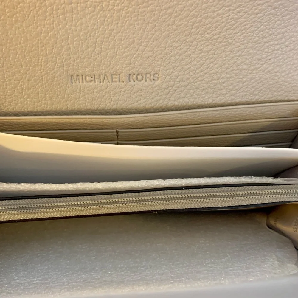 NWT Michael Kors‎ Wallet